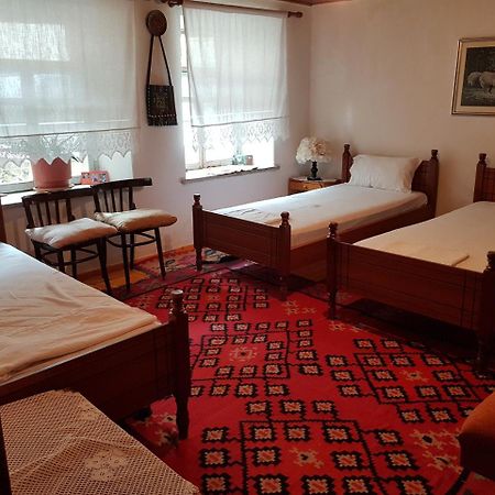 Gjirokastër Eva Guesthouse מראה חיצוני תמונה