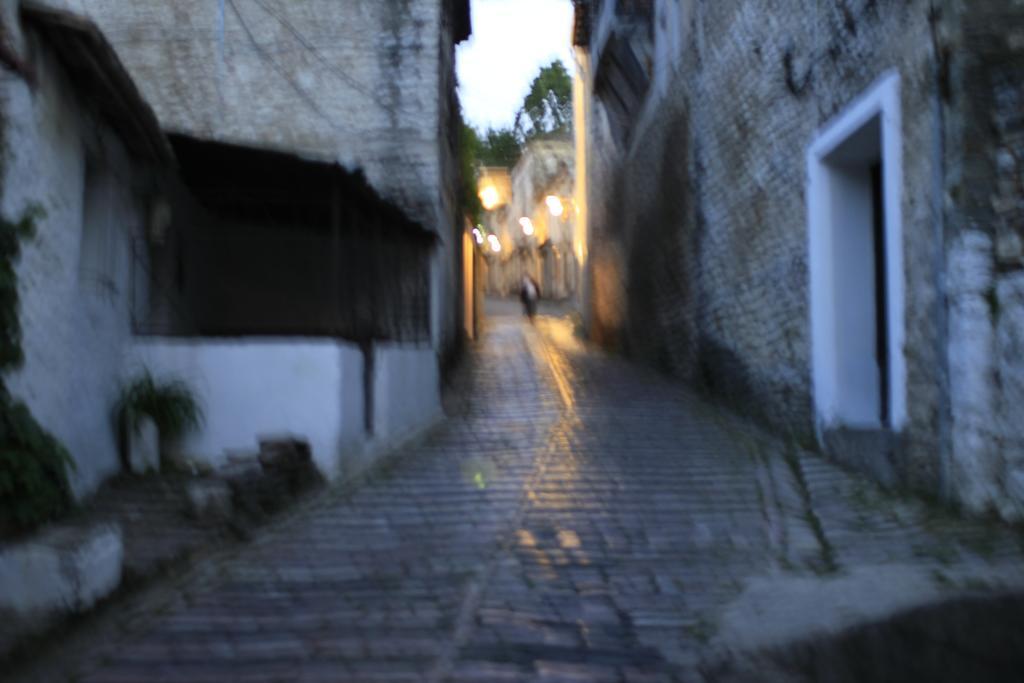 Gjirokastër Eva Guesthouse מראה חיצוני תמונה
