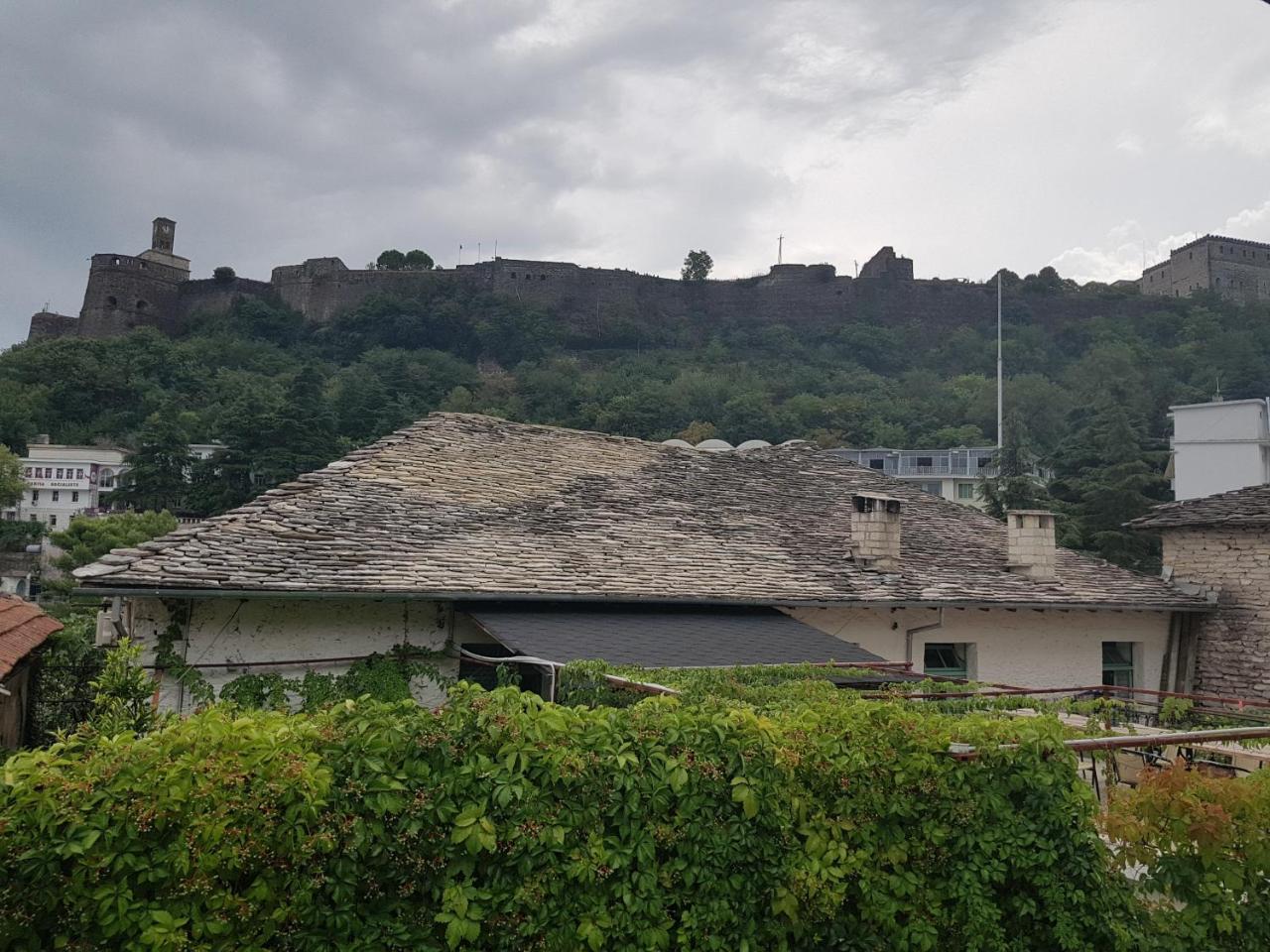 Gjirokastër Eva Guesthouse מראה חיצוני תמונה