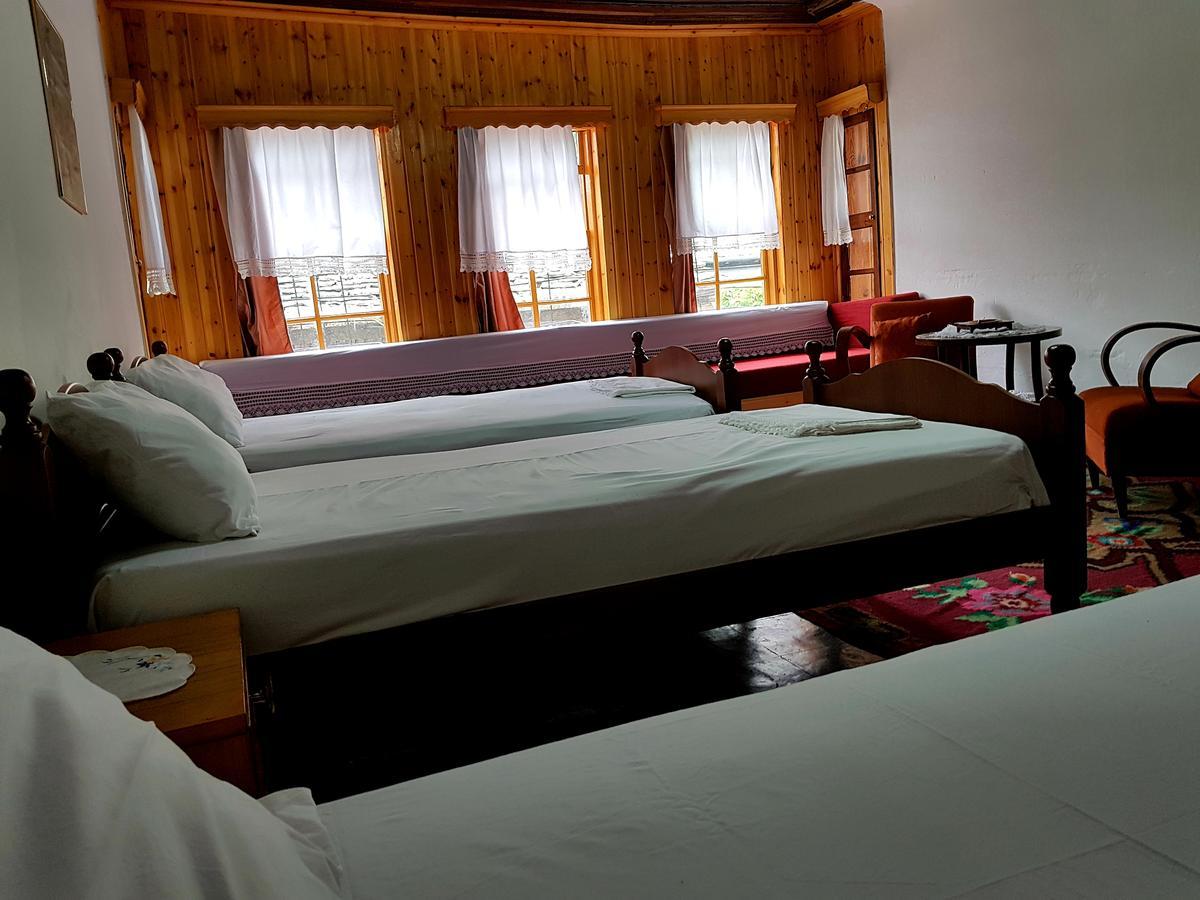 Gjirokastër Eva Guesthouse מראה חיצוני תמונה