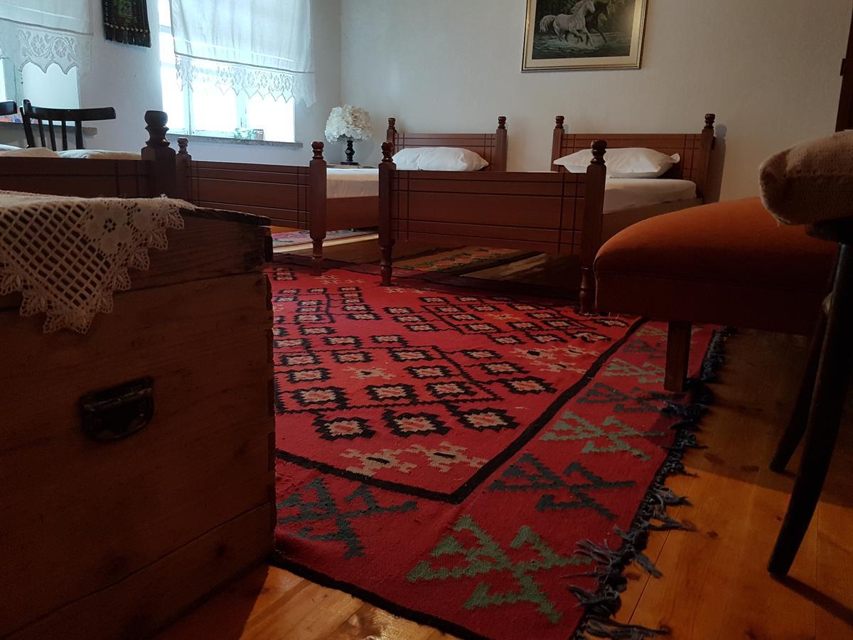 Gjirokastër Eva Guesthouse מראה חיצוני תמונה