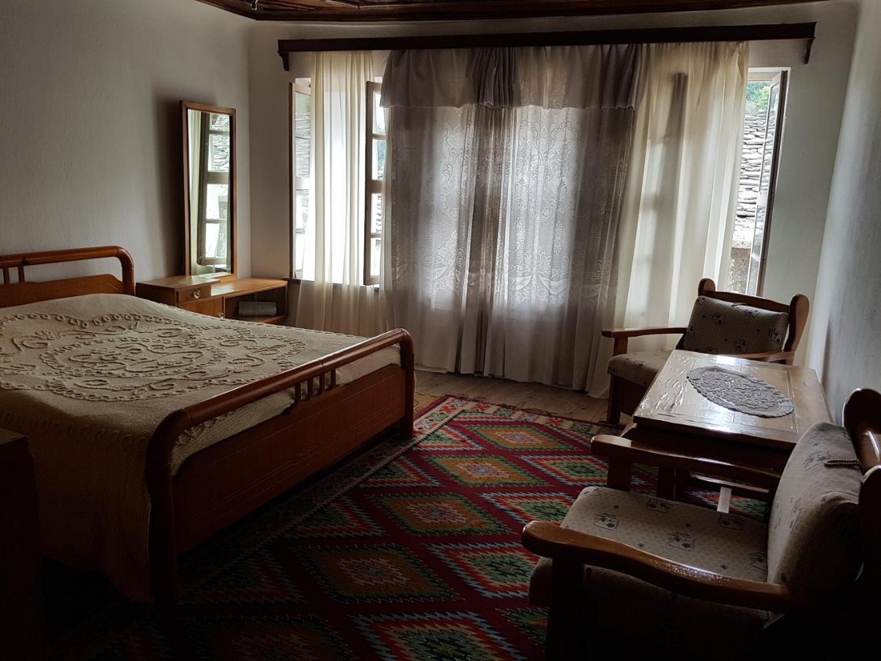 Gjirokastër Eva Guesthouse מראה חיצוני תמונה