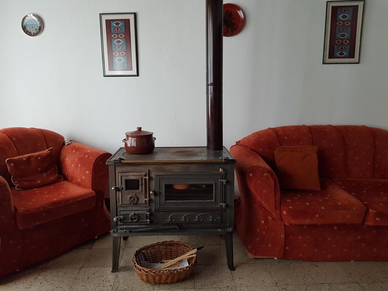 Gjirokastër Eva Guesthouse מראה חיצוני תמונה