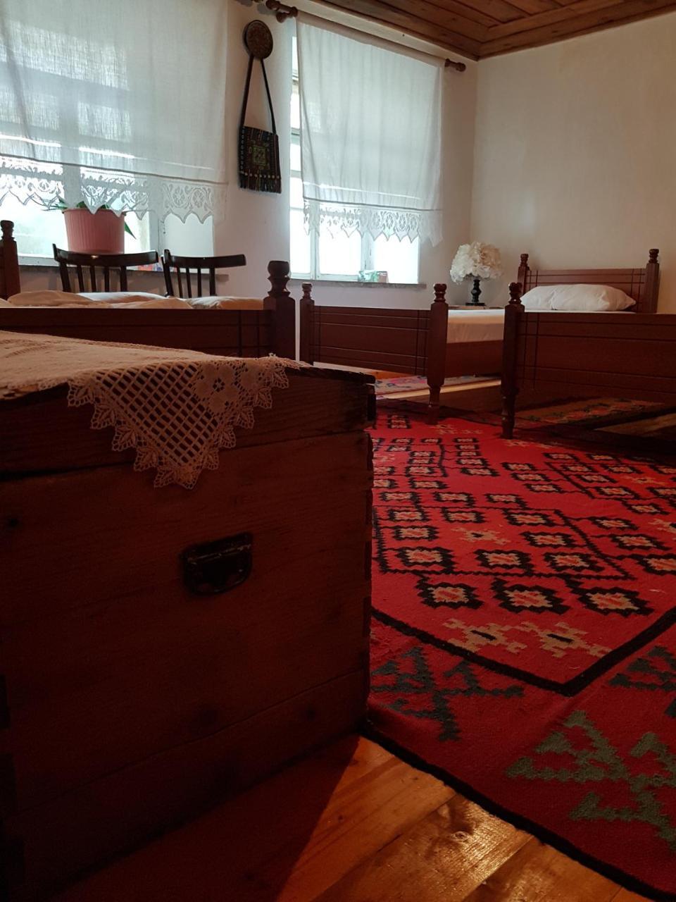 Gjirokastër Eva Guesthouse מראה חיצוני תמונה