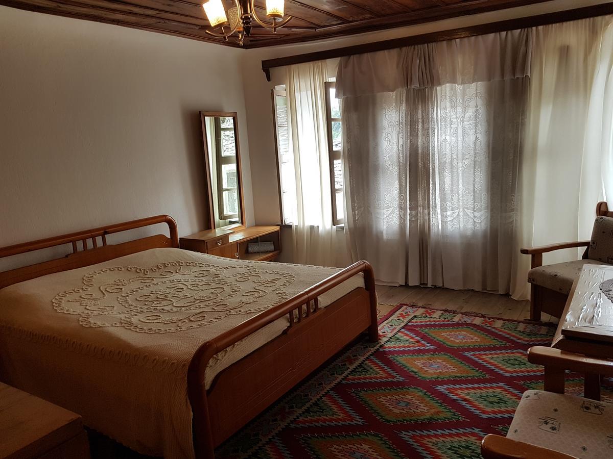 Gjirokastër Eva Guesthouse מראה חיצוני תמונה